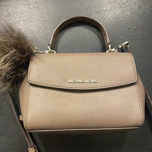 Micheal Kors purse